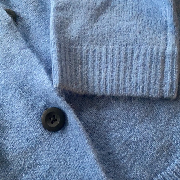 Soft brushes button crop cardigan - Picture 3 of 3